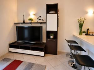 a living room with a flat screen tv on a entertainment center at Il rifugio in Trento