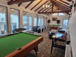 a living room with a pool table and ping pong balls at CONACUL FLO'CAMY in Drăguş