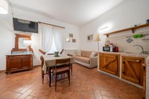a kitchen and living room with a table and a couch at Affittacamere Valentina in Orvieto