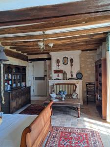 a living room with a bench and a fireplace at Chambre d'hotes de l'Ecu in Preuilly-sur-Claise