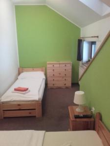 Un pat sau paturi într-o cameră la Hotel Anna