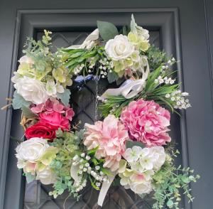 a wreath on a door with flowers on it at Chez Patou in Laval