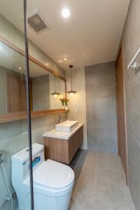 a bathroom with a toilet and a sink at MIRO Homestay in Hue
