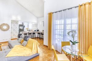 a living room with a couch and a table at La Villa Des Lys avec jacuzzi in Saint-Denis