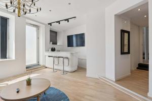 a living room with a table and a kitchen at John F Kennedys Suite in Aalborg