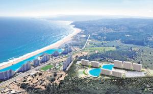 una vista aérea de la playa y el océano en Departamento Laguna Bahia, en Algarrobo