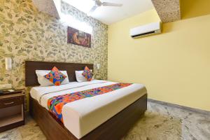 a bedroom with a bed in a room at FabHotel Kirara - Nr Jaipur International Airport in Jaipur