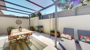 a patio with a table and two chairs and a table at Casa Dina in Sommières