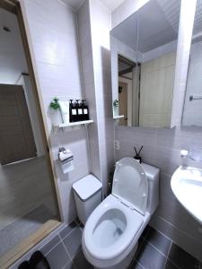 a white bathroom with a toilet and a sink at 씨하우스 501호 in Hakch'ŏn-dong +55 photos