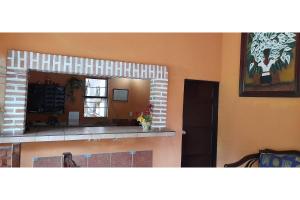 a room with a mirror and a counter in a room at Capital O Posada Del Pescador Jocotepec in Chapala