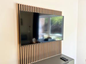 a mirror on a wall with a window at apments - Premium Apartments nahe Hamburg in Rosengarten