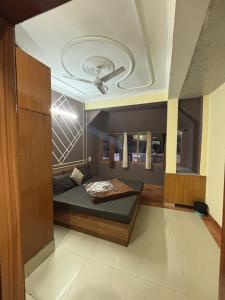 a bed in a room with a ceiling at Hotel Atithyam in Solan