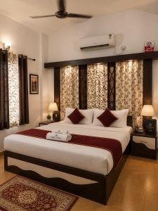 a bedroom with a large bed and a ceiling fan at Chillout Villa in Wada