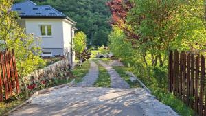 a road leading to a house with a fence at Apartman Anna & Kamp Elza in Bihać