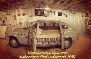 an old car is parked in a garage at Augrenierdelachaumine in Précy-sur-Oise +9 photos