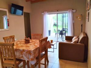 a living room with a table and a couch at Casa Nuup in Río Tercero
