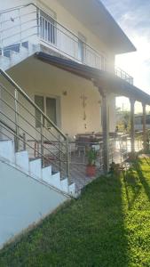 a house with a balcony and a patio at Guesthouse Oasis in Baks-Rrjoll