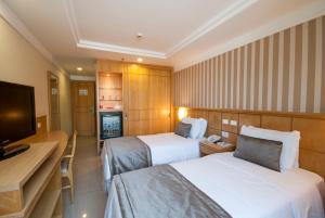Кровать или кровати в номере Hotel Astoria Palace +37 фотографий