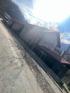 a building on the side of a road at Căbănuțele Rotunda in Băile Herculane