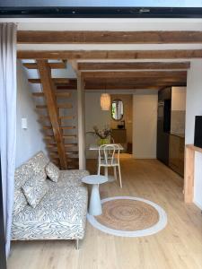 a living room with a couch and a table at De groene salon in Broek in Waterland