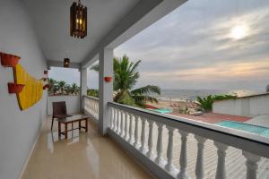 a balcony with a view of the beach at Hotel Salty Waves Baga in Baga