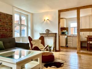 a living room with a couch and a table at Ferienhaus bei Juste in Schotten