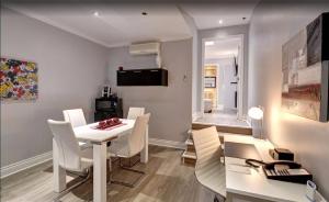 a dining room with a white table and chairs at Travelodge by Wyndham Quebec City Hotel & Convention Centre in Quebec City