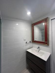 a bathroom with a sink and a mirror at Cowra Guest House in Cowra