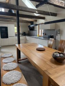 a kitchen with a wooden table in a kitchen at Fachwerk Anno 1789 in Lemgo
