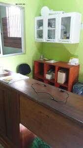 an office with a wooden desk with a computer at Pousada Aruanã in Soure