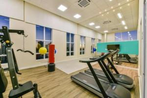 a gym with treadmills and a treadmill at Dna Smart Style in Goiânia +5 photos
