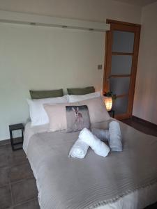 a bed with two towels on top of it at Maison zen in Laval-Pradel +6 photos
