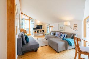a living room with a couch and a table at Ferienwohnung Chiemgau in Eggstätt