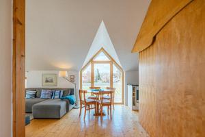 a living room with a table and a bed at Ferienwohnung Chiemgau in Eggstätt