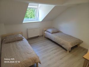 a bedroom with two beds and a window at Malamin Ludwigshafen in Ludwigshafen am Rhein