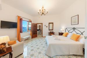 a hotel room with a bed and a couch at Casa degli Ulivi in Ravello