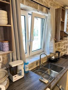 a kitchen with a sink and a window at Casa Rapata in Gaios