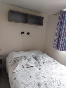 a bedroom with a bed with a white comforter at Cantinho da Rosa in Pataias
