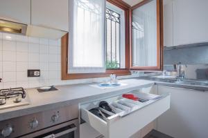 Cucina o angolo cottura di Filodrammatici Loft by Welc(H)ome