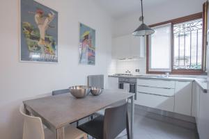 Cucina o angolo cottura di Filodrammatici Loft by Welc(H)ome