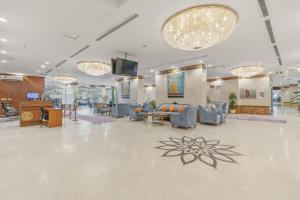 a lobby with couches and chairs in a building at Amjad Al Deafah Hotel in Mecca