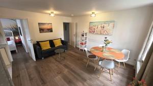 a living room with a table and a couch at Strandperle in Timmendorfer Strand