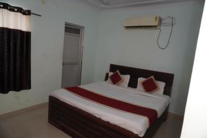 a bedroom with a large bed with red pillows at Hotel Raj Resort and Pool in Dogeta +39 photos