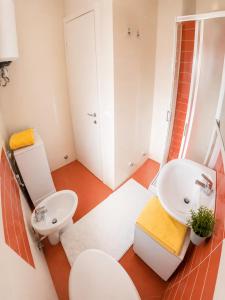 a bathroom with a toilet and a sink at Residence Al Mare - Monolocale con Terrazza - Agenzia Cocal in Caorle