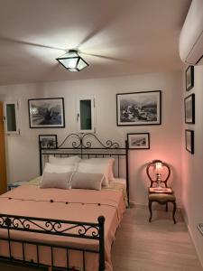 a bedroom with a bed and a lamp on a table at Villa Rosa in Ravno