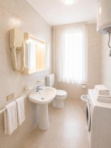 Kúpeľňa v ubytovaní Residence Soleil - Agenzia Cocal + 18 fotografií