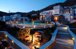 A piscina localizada em Olia Hotel ou nos arredores