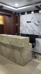 a large marble desk in a room with two chairs at HOTEL BPR RESIDENCy in Hyderabad