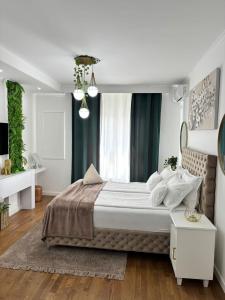 a bedroom with a large bed and a window at Apartman Vanila Lux Kragujevac in Kragujevac