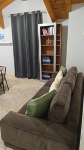 a brown couch sitting in a living room at Casa Cuor Di Leone in Cannobio